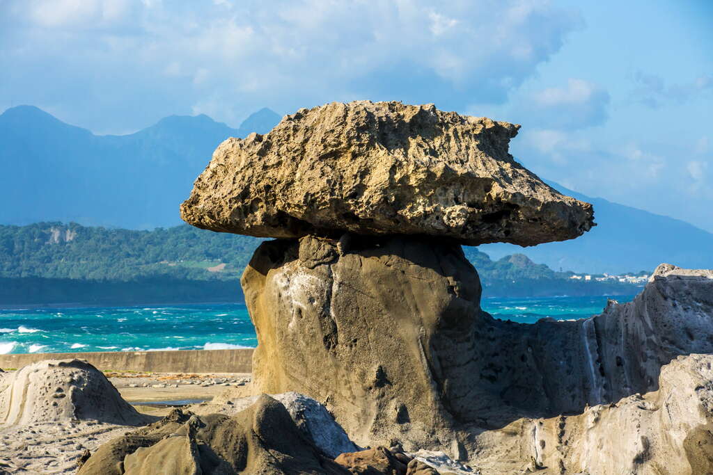 石雨傘的平衡岩