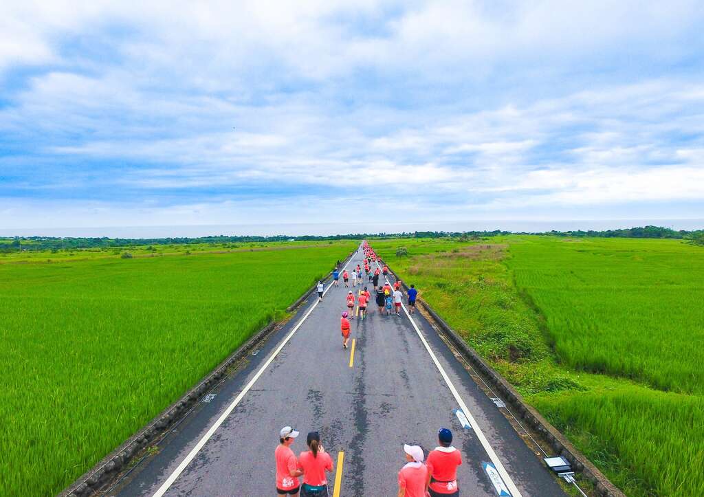 選手奔馳於金剛大道上