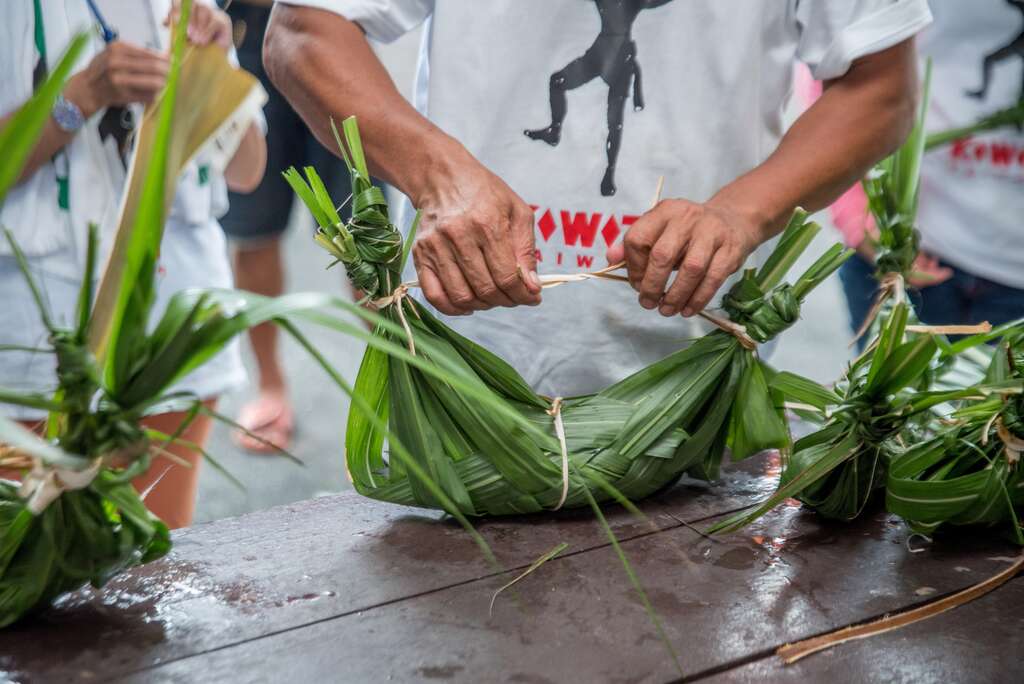 志工學習體驗編織芒草包