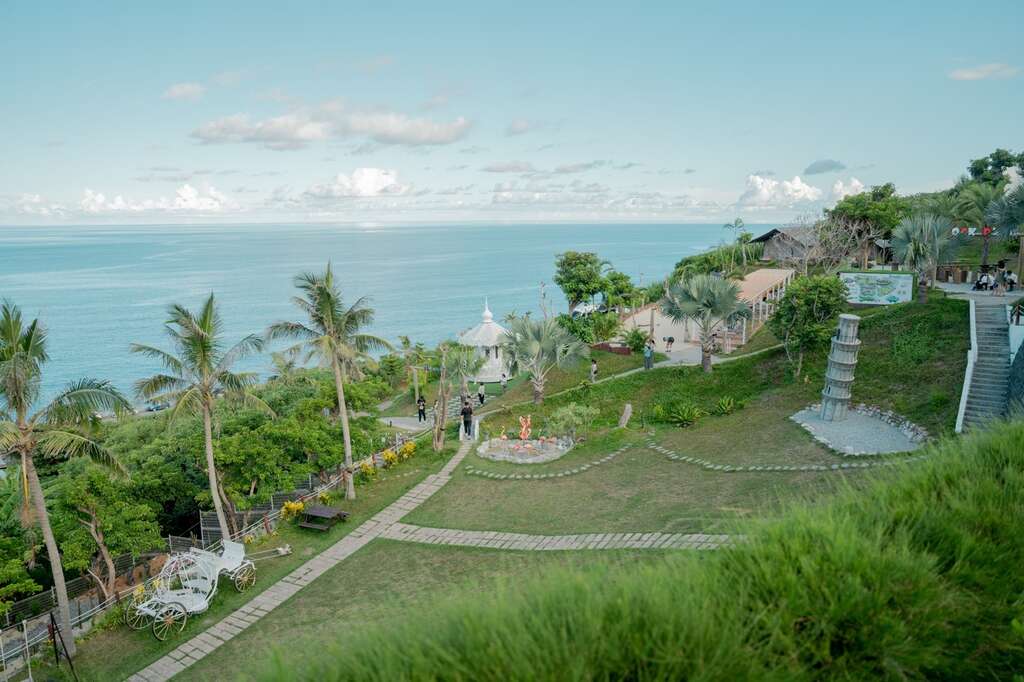 鹽寮海崖谷享受太平洋藍