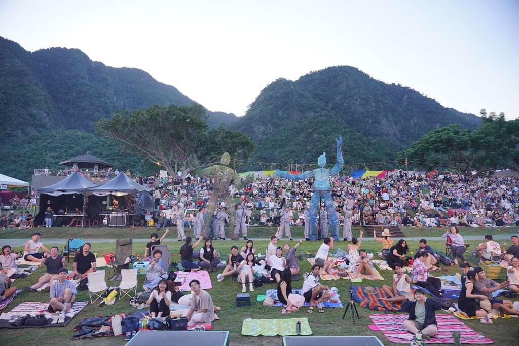 無獨有偶工作室劇團-山海劇偶與觀眾大合照