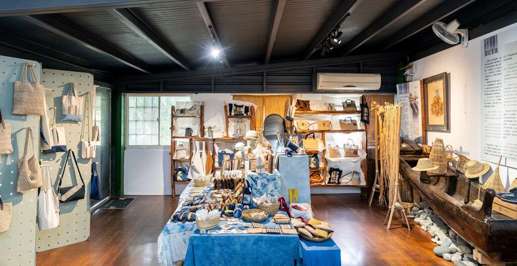 香蕉絲工坊販售區與體驗區一併改造，優化流動動線。