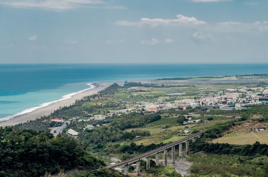周末準備正式過冬，注意保暖~~~海邊找防風，戶外記得禦寒，緊抱朋友互相取暖-歡迎在您的照片標記我們 @ecnsa讓更多人看見台灣最...