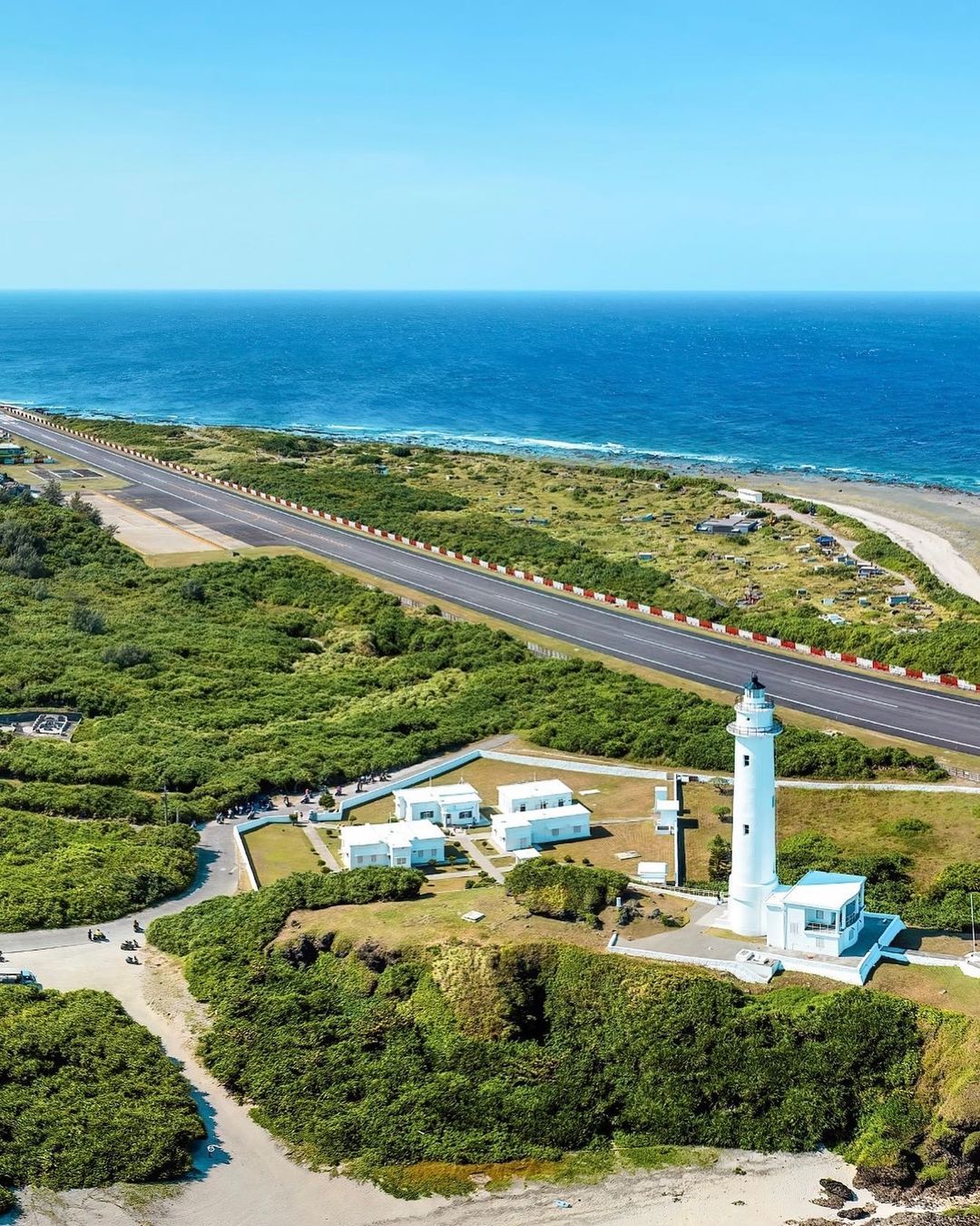 哪裏的跑道這麼美！還在海旁邊-歡迎在您的照片標記我們 @ecnsa讓更多人看見台灣最美東海岸在想投稿的照片上標註@ecnsa就有機...