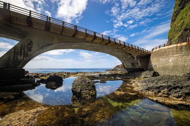 Turtle Bay, Horseshoe Bridge