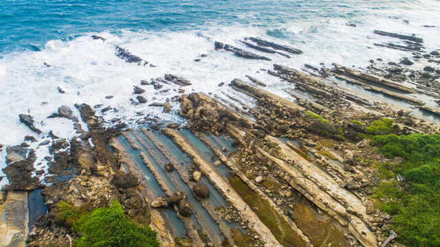 富岡地質公園 (小野柳) 是觀海聽浪、賞魚戲水的好去處