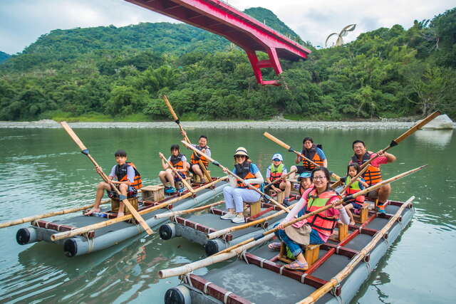 馬武窟溪的傳統竹筏體驗