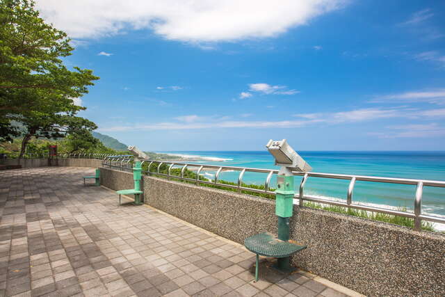 在金樽遊憩區的觀景台可俯瞰金樽海岸全景