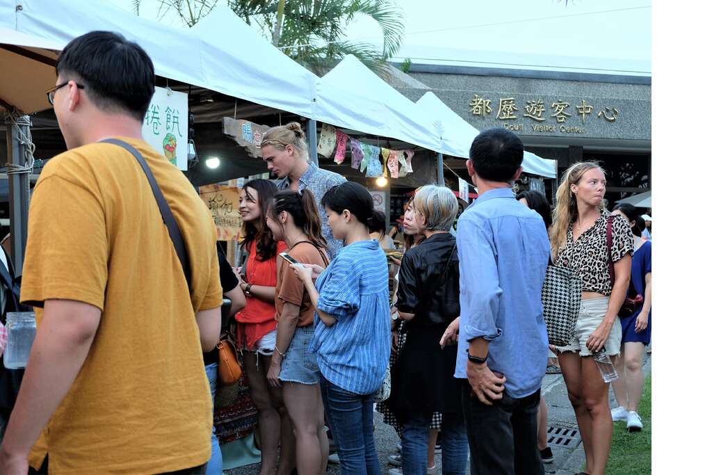 創意市集排隊人潮