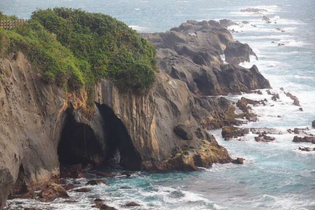 這是石雨傘的海蝕洞