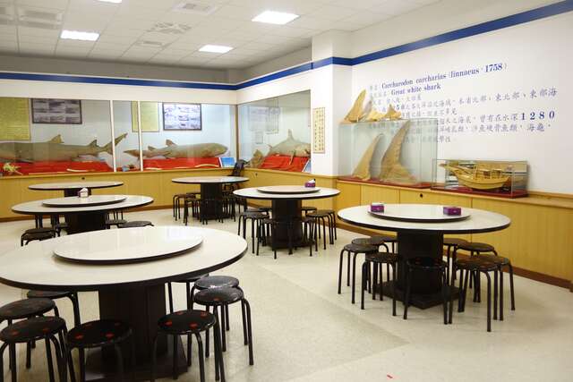 鯊魚黑幫農漁特產專賣店