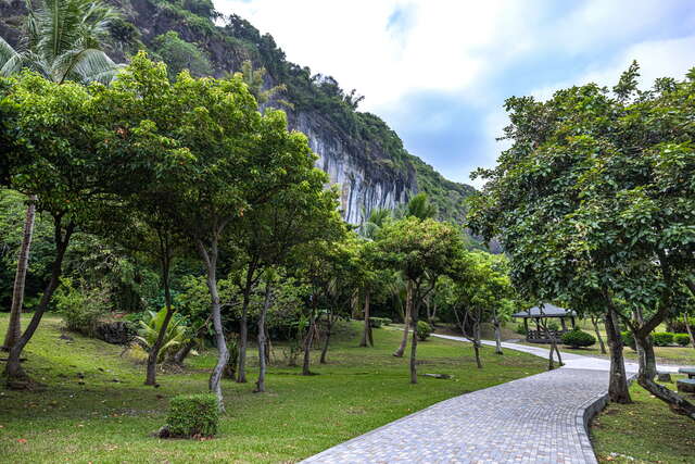 八仙洞遊客中心步道