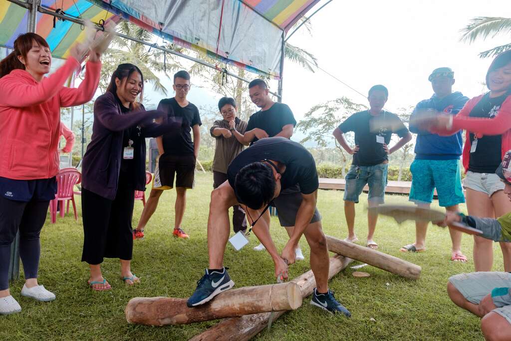 部落運動會由部落族人與志工們共同組隊,以經典遊程作為競賽項目一決勝負吧。
