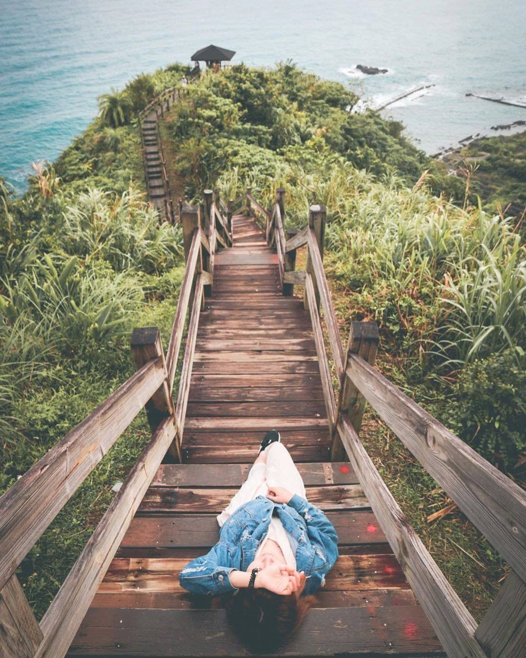 爬上一階階的木梯，站在高處遠眺碧海藍天的迷人景色，私房日出景點之一。-感謝 @yun_tim_1105  分享美照☺️-歡迎在您的...