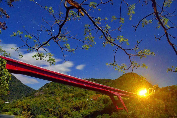 也是在地人視角の東河橋-感謝 @zhang_kai 分享美照☺️-歡迎在您的照片標記我們 @ecnsa 讓更多人看見台灣最美東海岸...