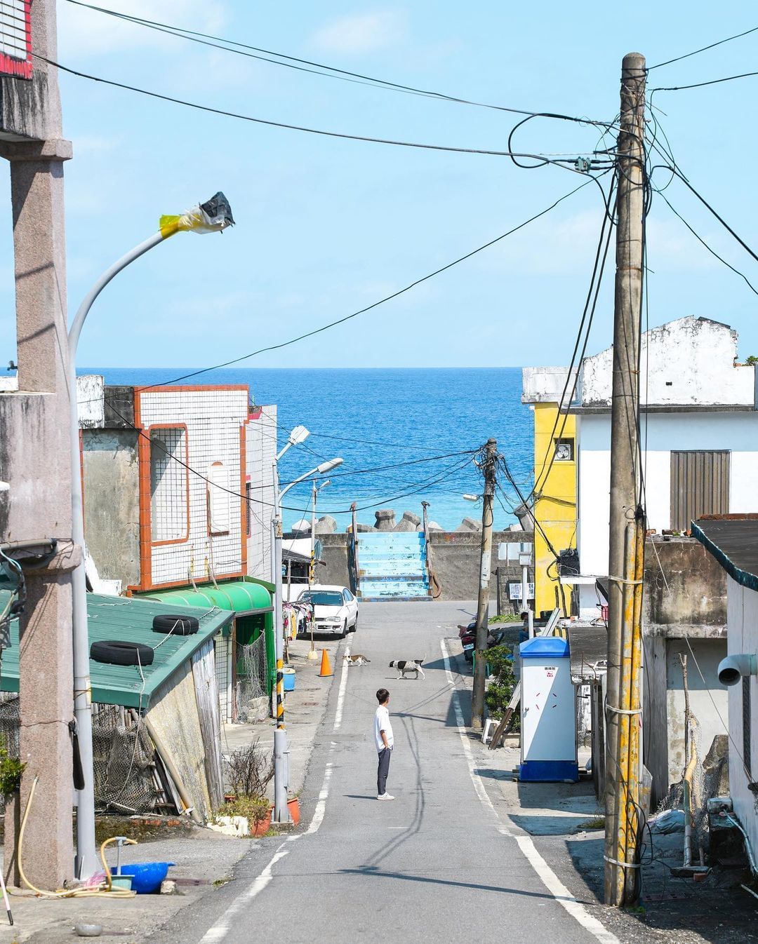 被拉進一片手染的藍色風景裡-感謝 @qiuung  分享美照☺️-歡迎在您的照片標記我們 @ecnsa讓更多人看見台灣最美東海岸在...