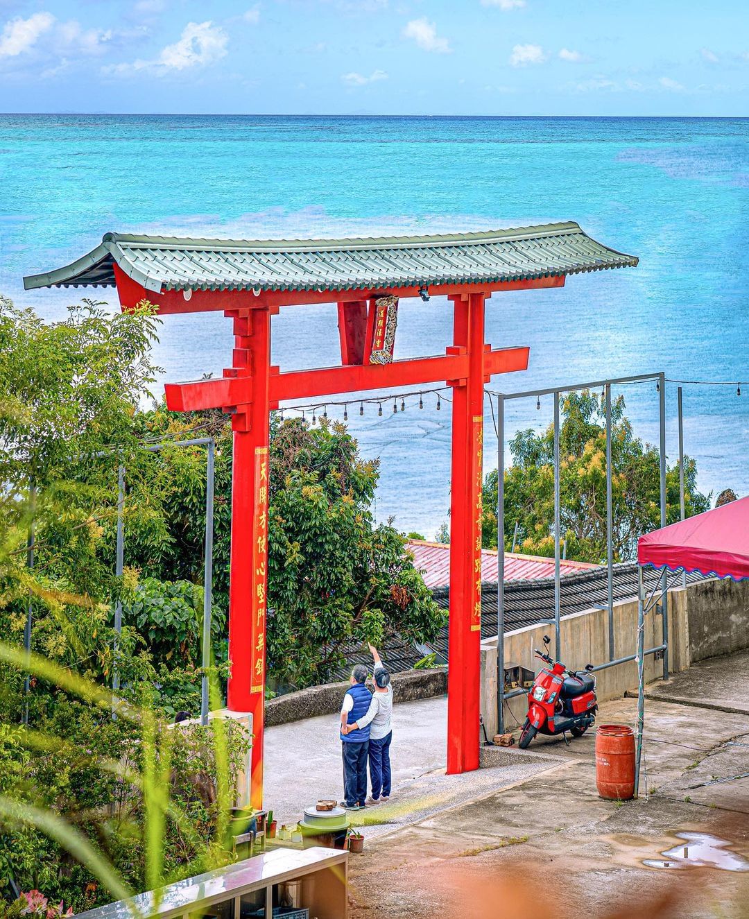 台式的可愛鳥居，隱藏版的風景-感謝 @panfoo  分享美照☺️-歡迎在您的照片標記我們 @ecnsa讓更多人看見台灣最美東海岸...