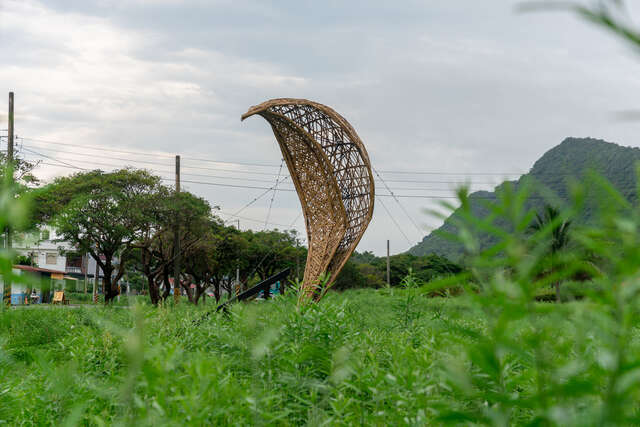 Levitating Waves / 懸浮的海浪