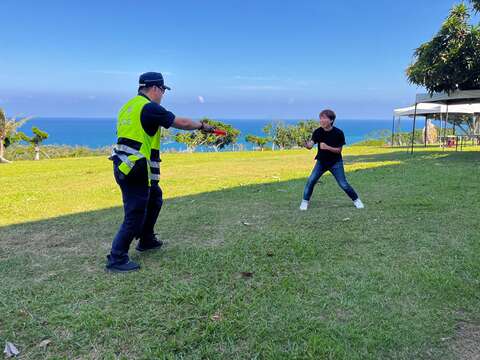 模擬無差別攻擊與警察對峙狀況