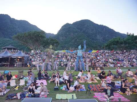 無獨有偶工作室劇團-山海劇偶與觀眾大合照