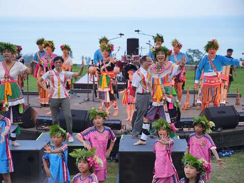 Amis旮亙樂團開場演出